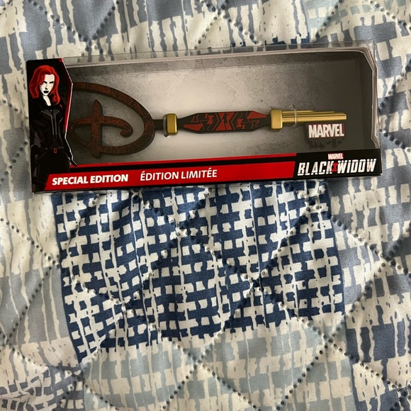 Shops Disney Collectors Key: Black Widow Special Edition - Picture 1 of 3